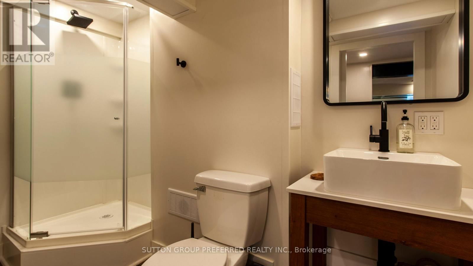 458 WOODMAN AVENUE Image 39