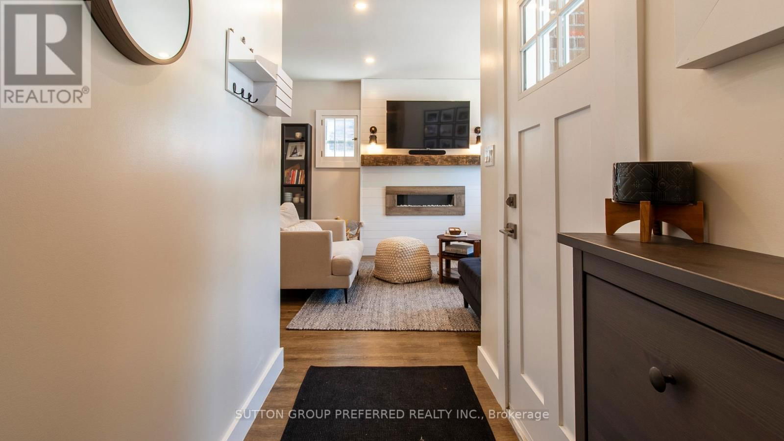 458 WOODMAN AVENUE Image 4