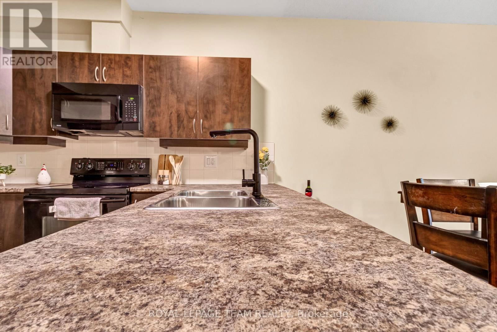 B - 96 STONEHAVEN DRIVE Image 12