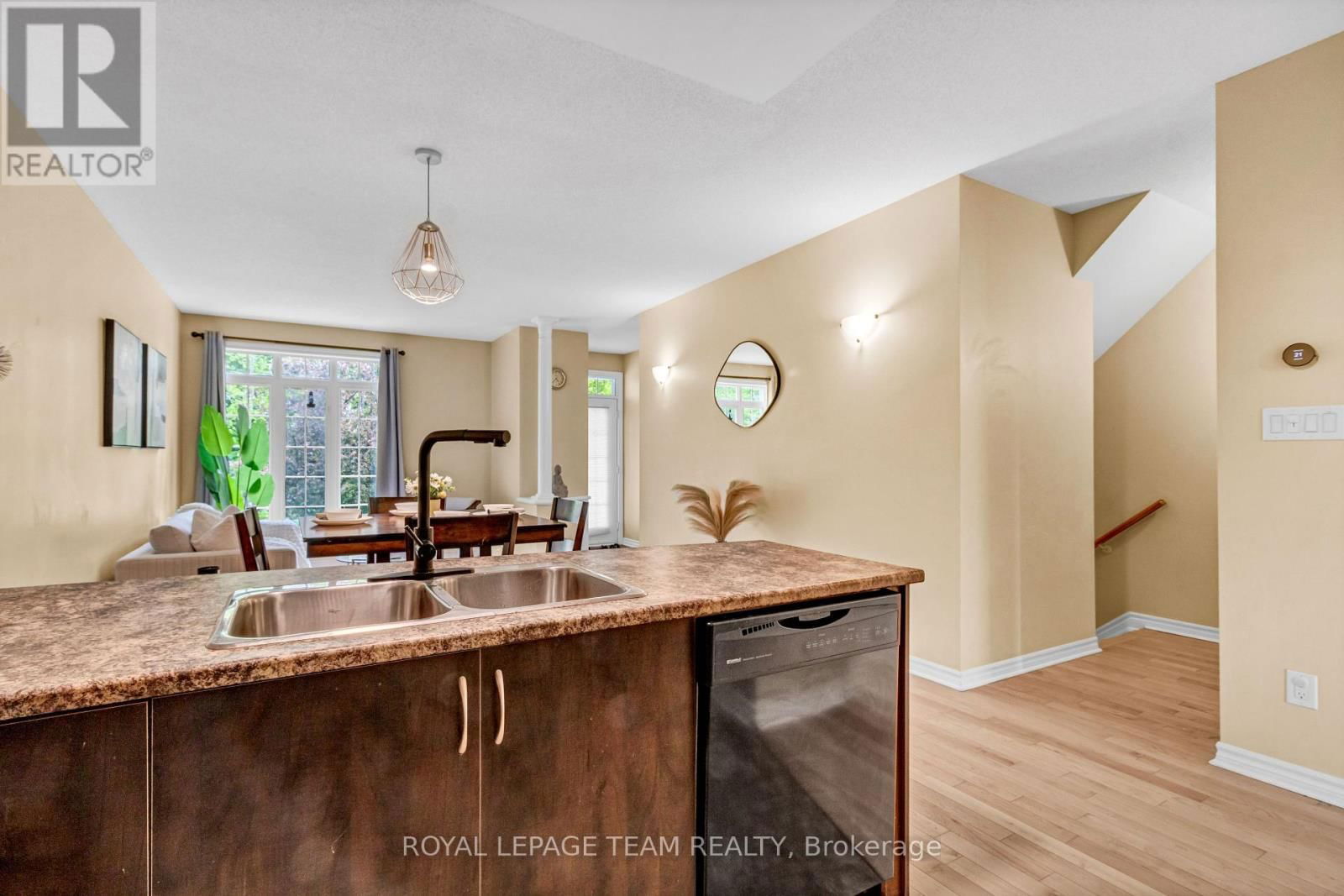 B - 96 STONEHAVEN DRIVE Image 13