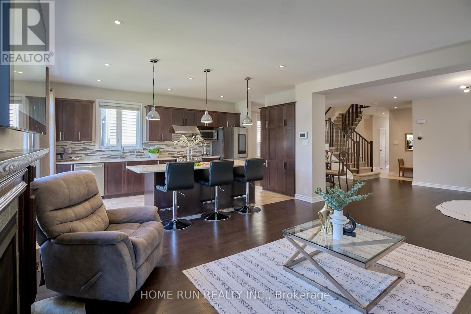 350 HALIBURTON HEIGHTS Image 11