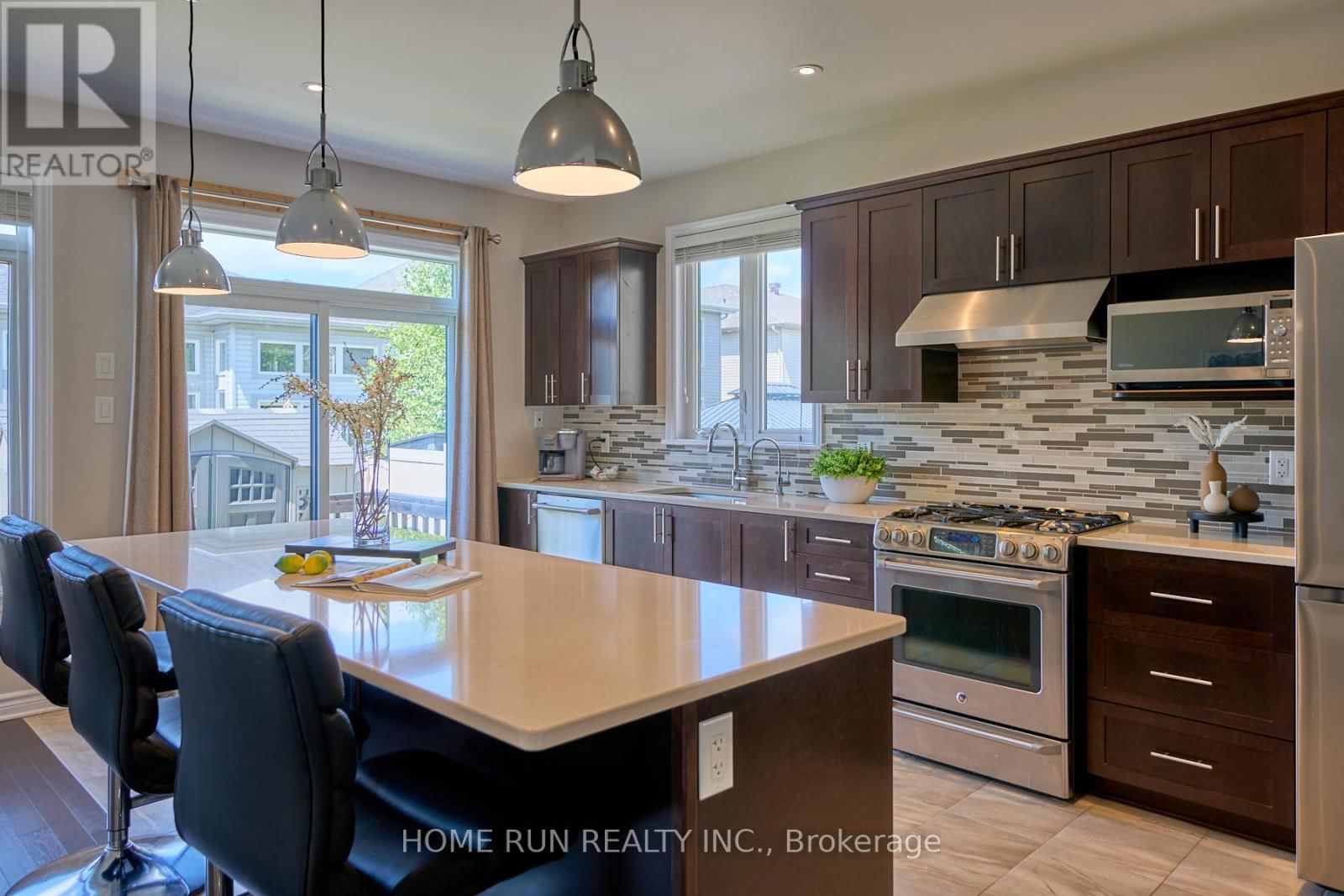 350 HALIBURTON HEIGHTS Image 16