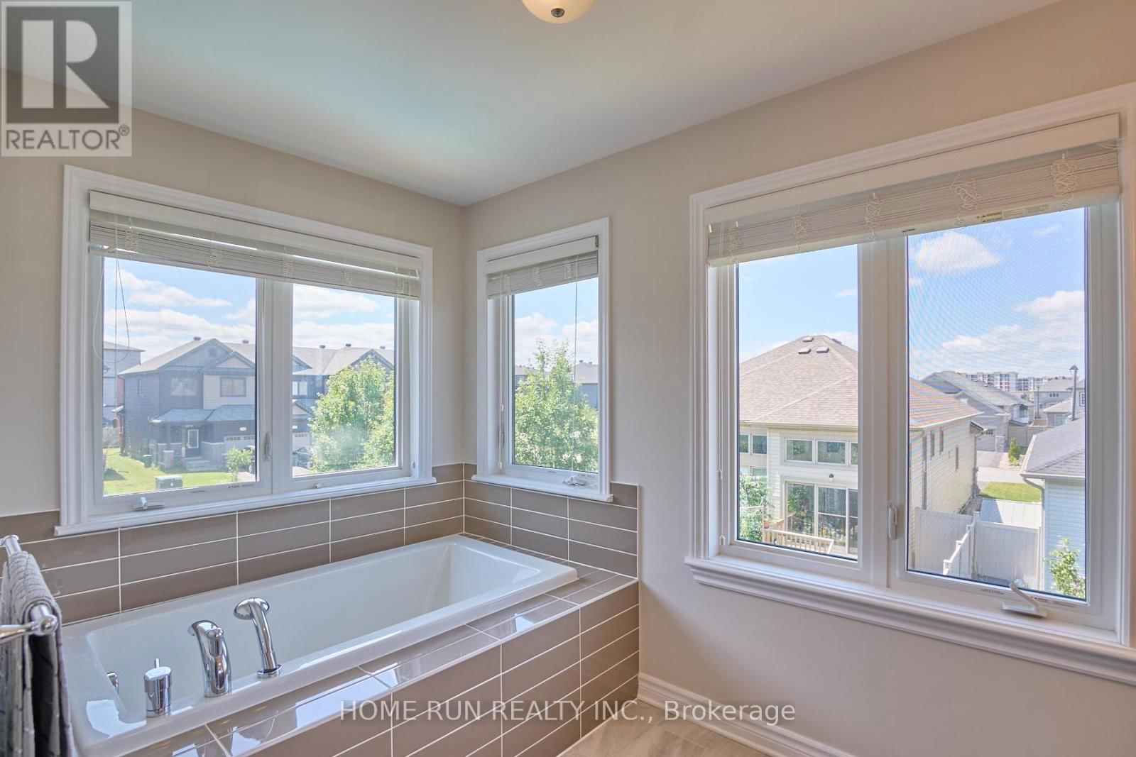350 HALIBURTON HEIGHTS Image 27