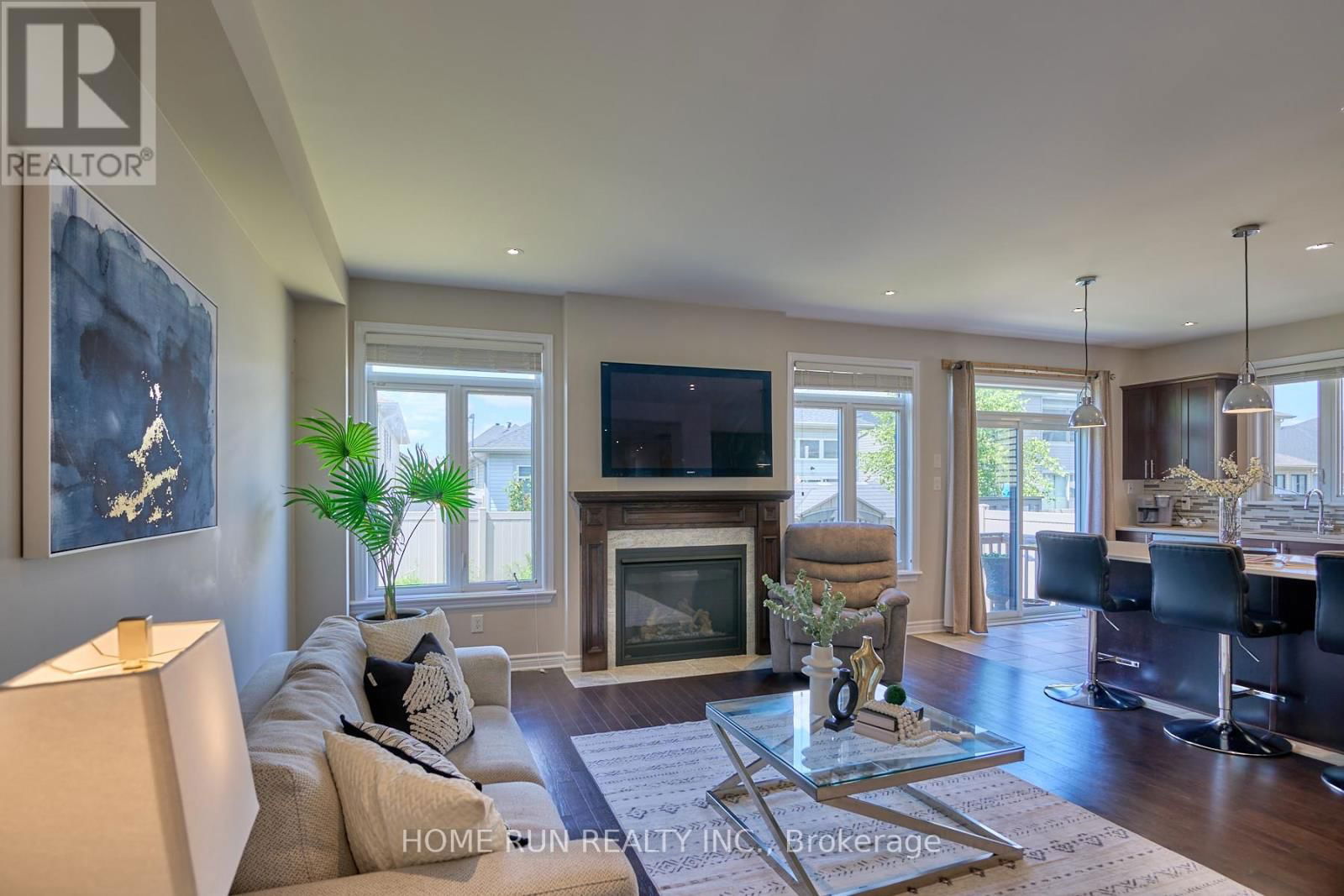 350 HALIBURTON HEIGHTS Image 9