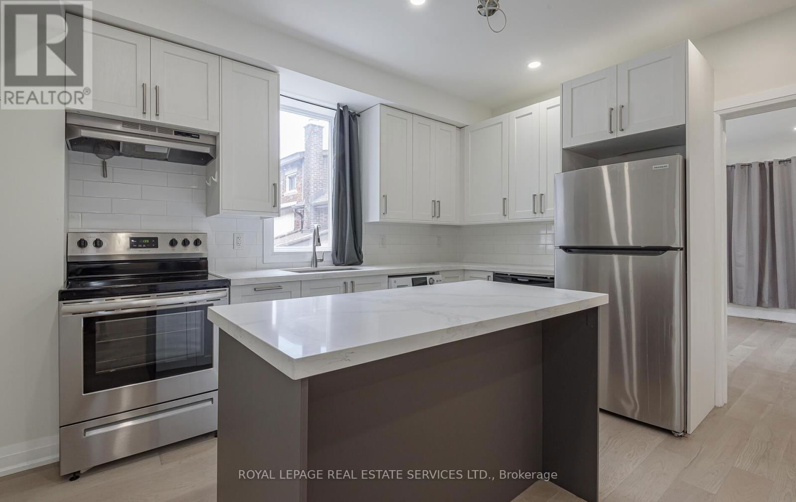 631 LAWRENCE STREET Image 10