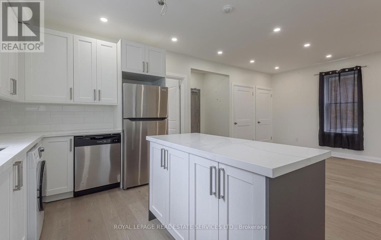 631 LAWRENCE STREET Image 11