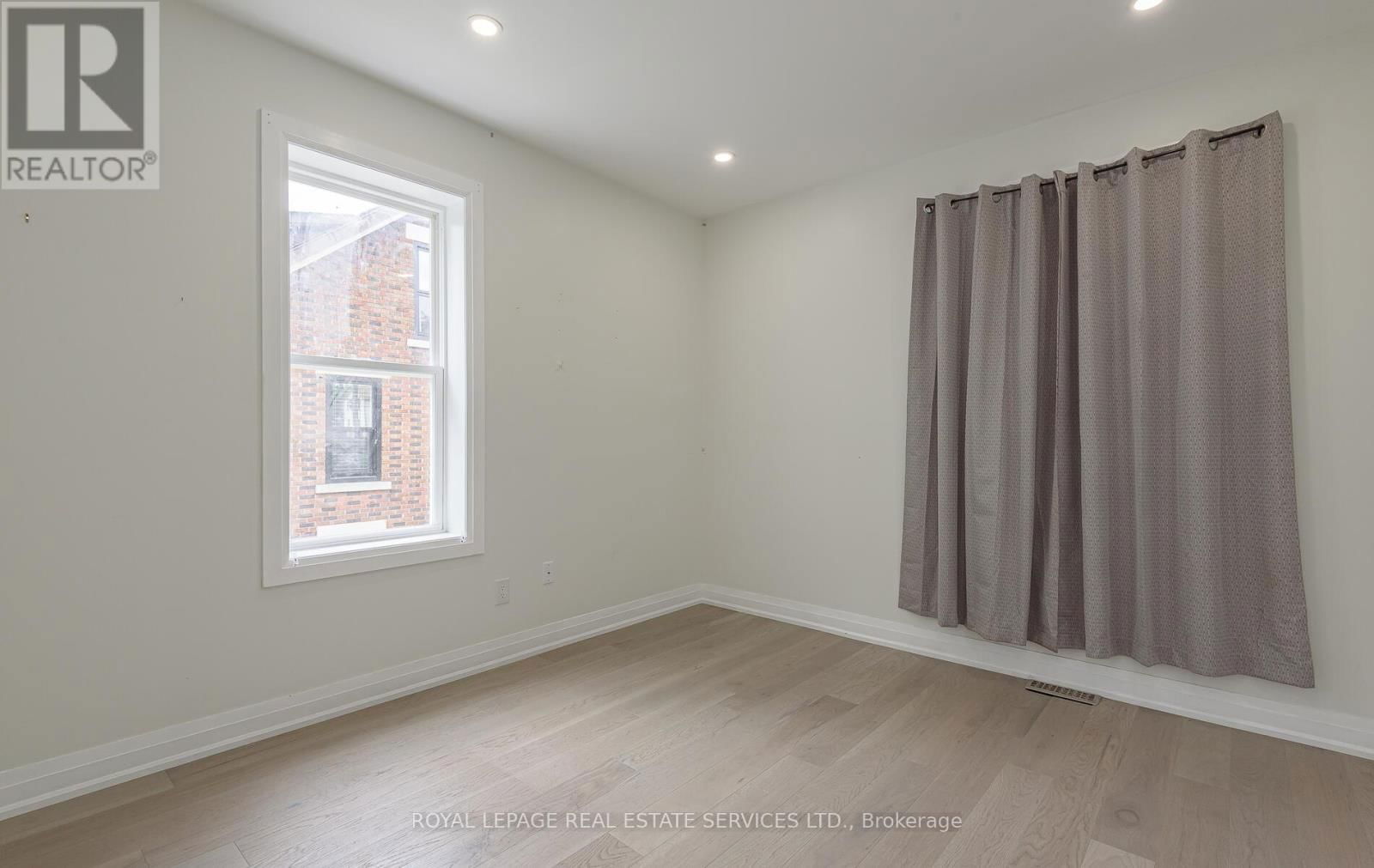 631 LAWRENCE STREET Image 12