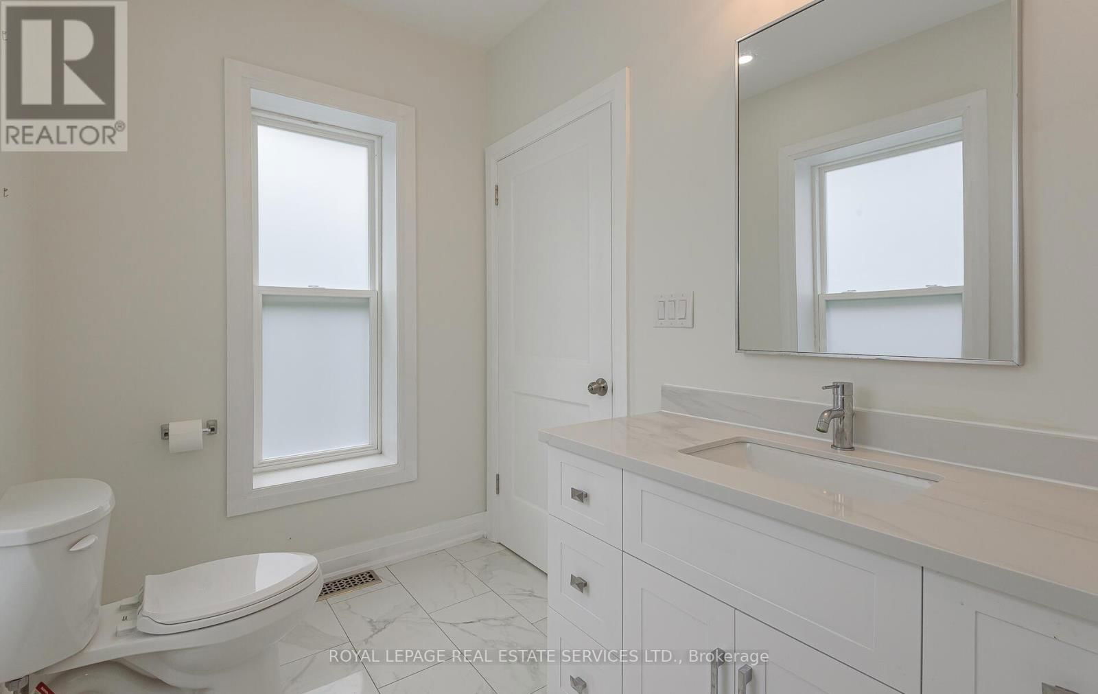 631 LAWRENCE STREET Image 15