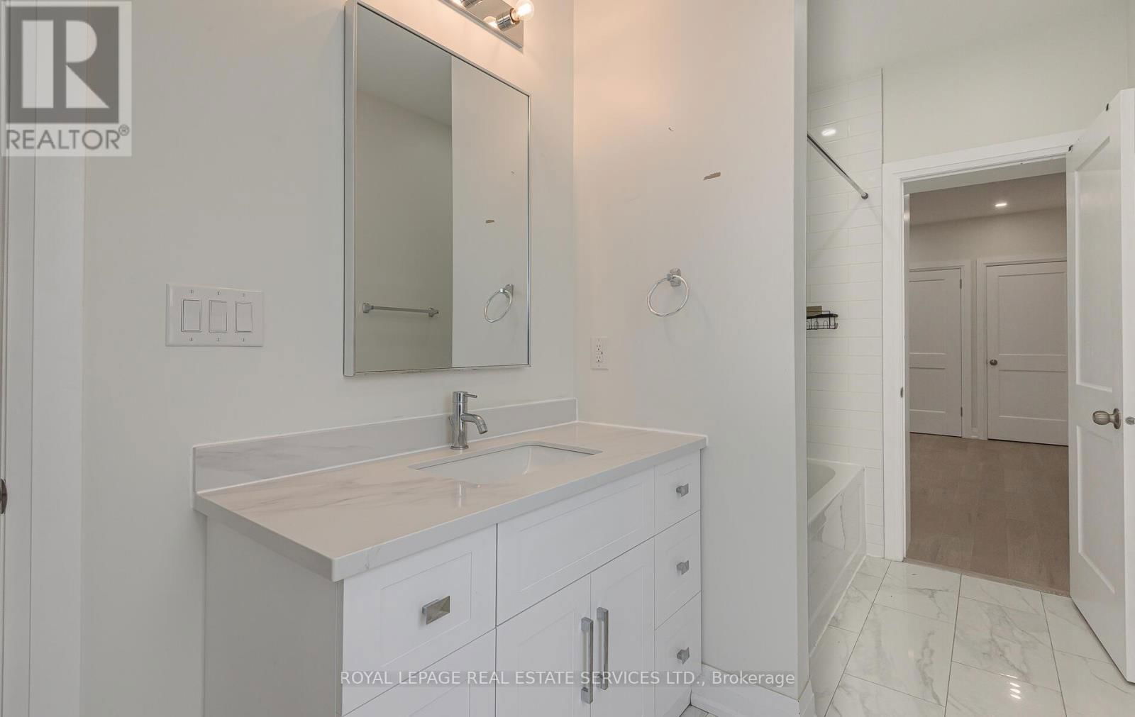 631 LAWRENCE STREET Image 16