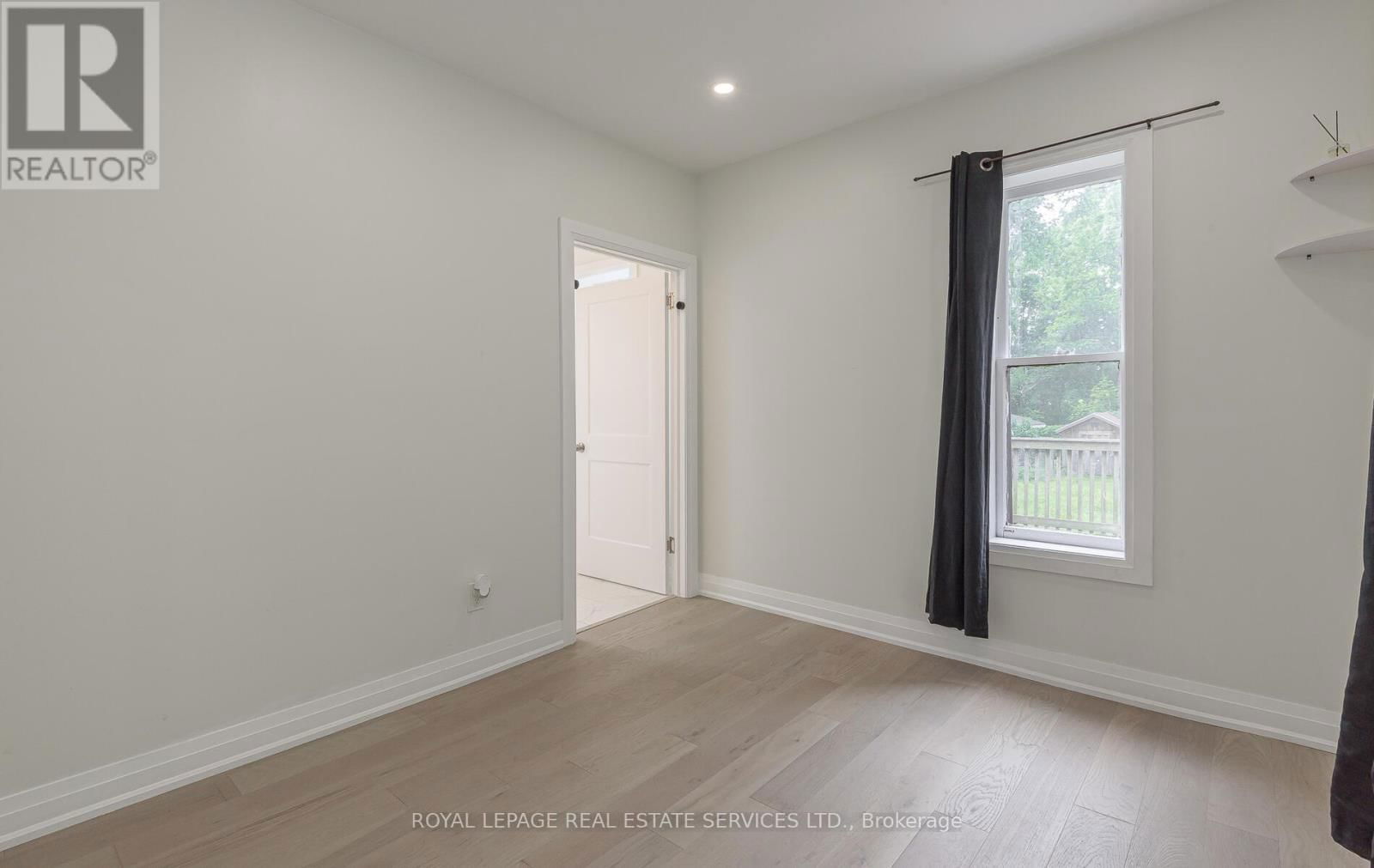 631 LAWRENCE STREET Image 17