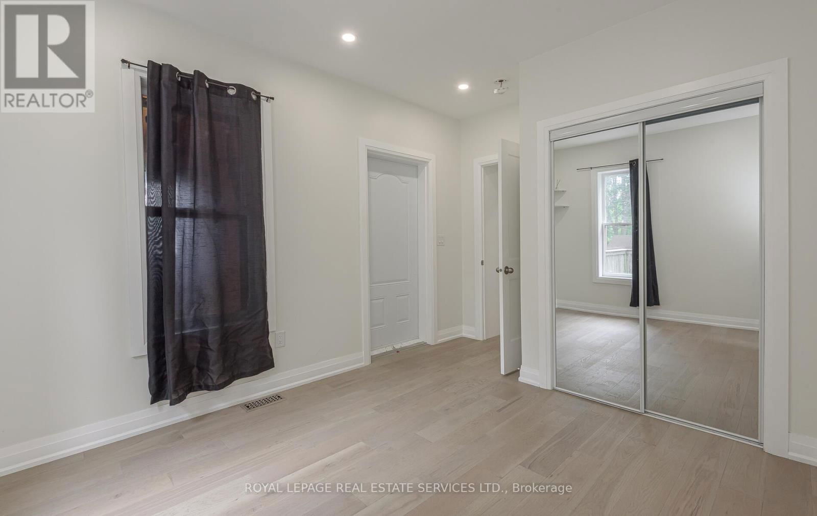 631 LAWRENCE STREET Image 18