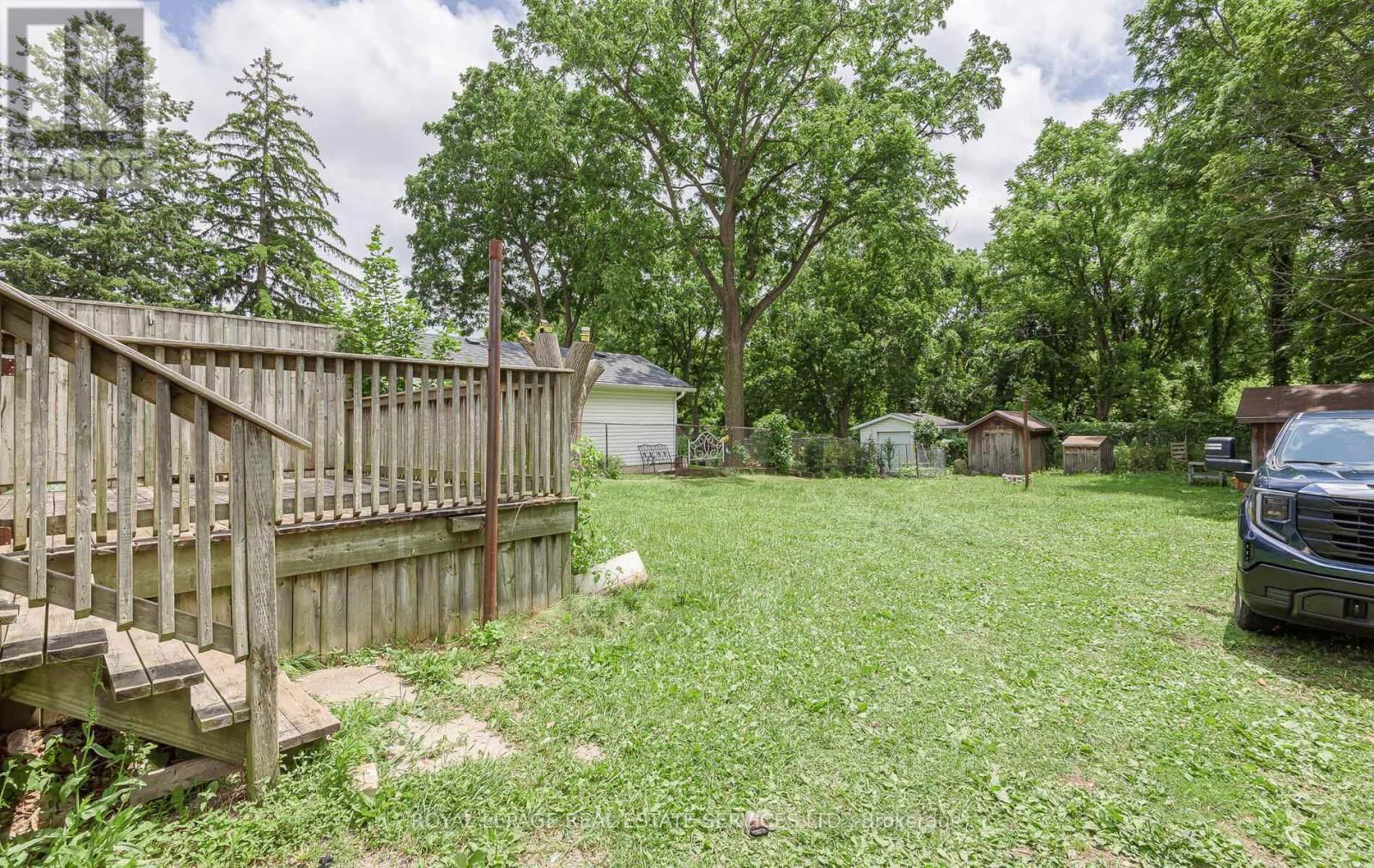 631 LAWRENCE STREET Image 19