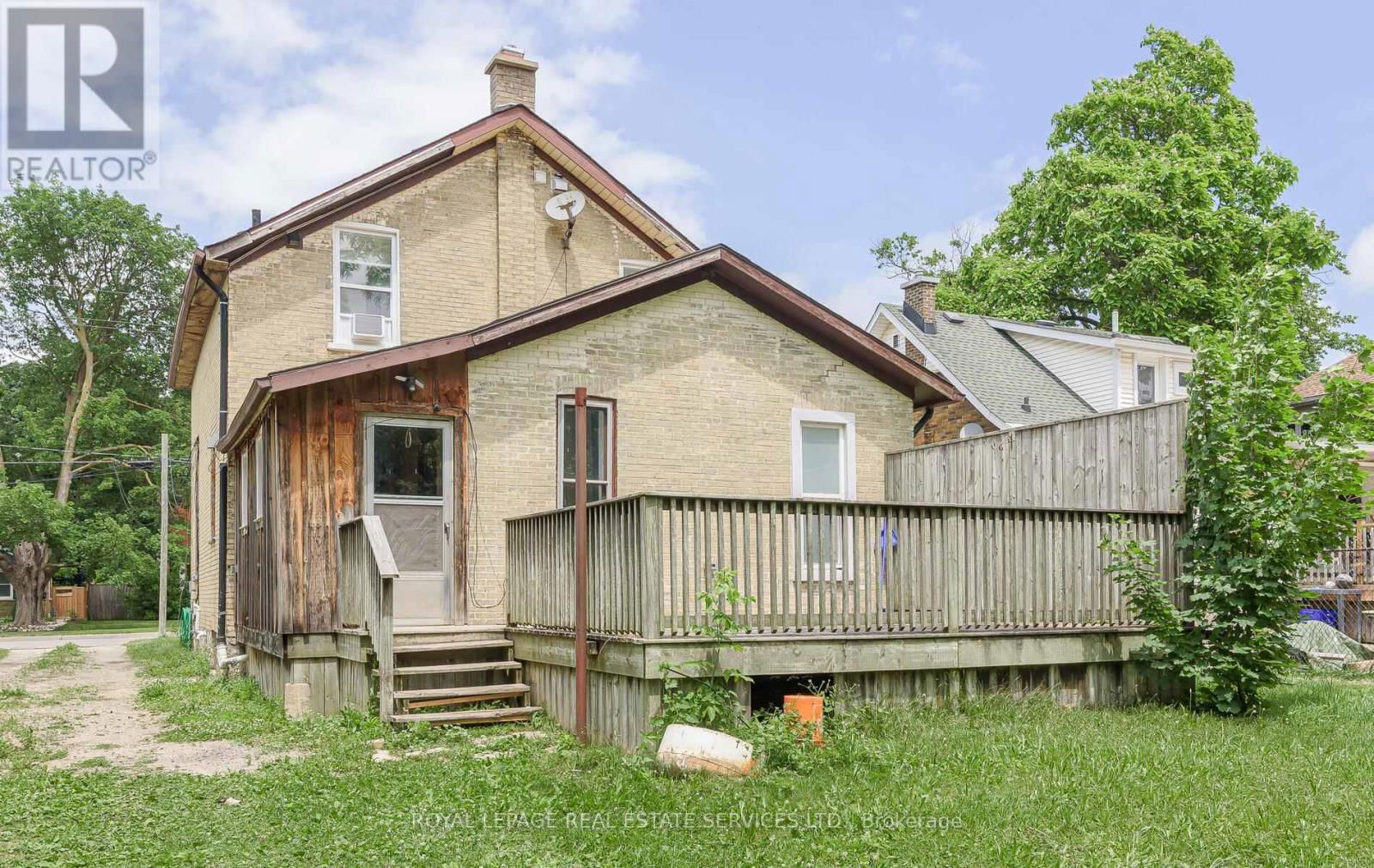 631 LAWRENCE STREET Image 20