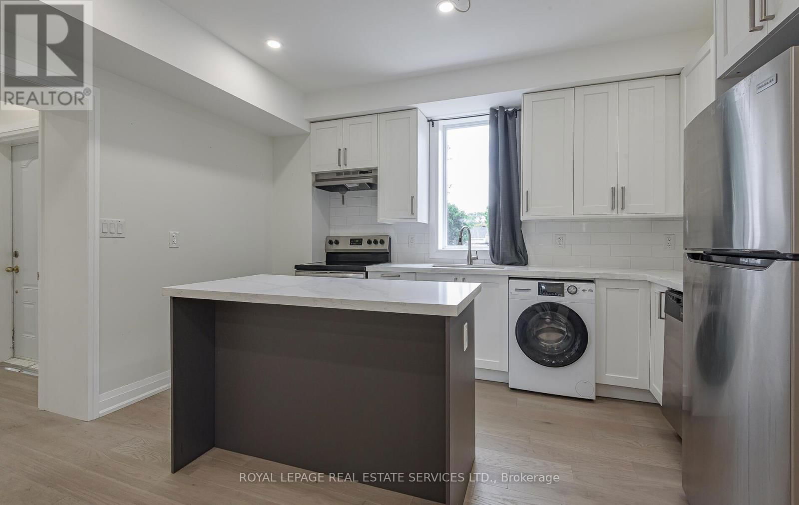 631 LAWRENCE STREET Image 9