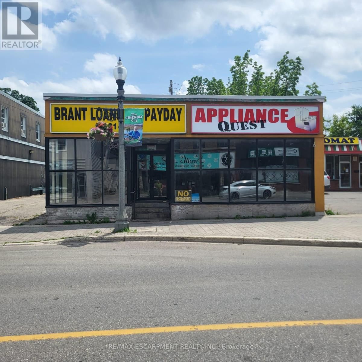 584 DUNDAS STREET Image 1