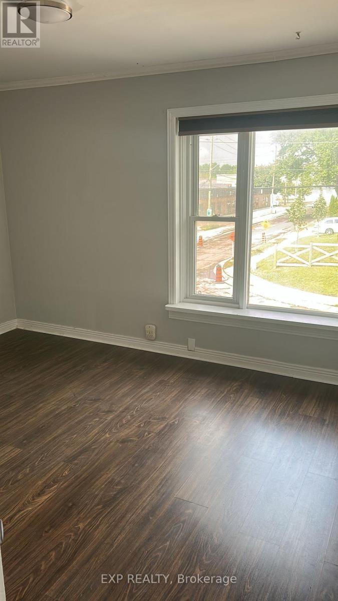 553 QUEBEC STREET Image 11