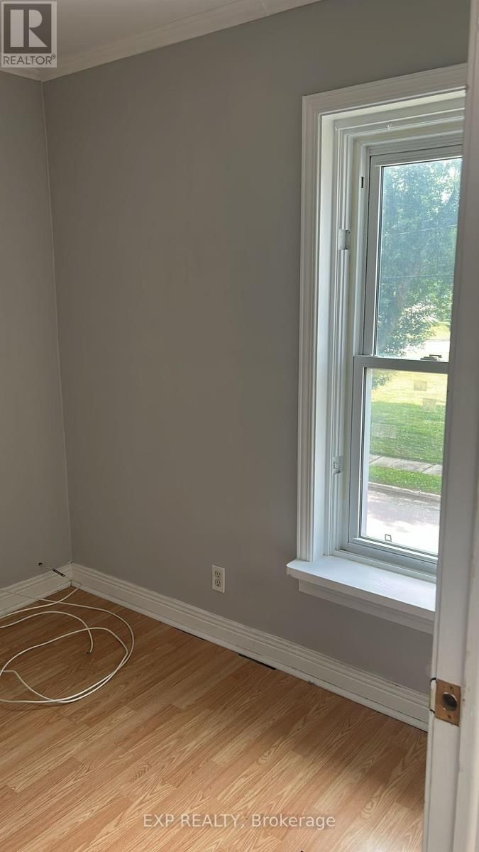 553 QUEBEC STREET Image 12