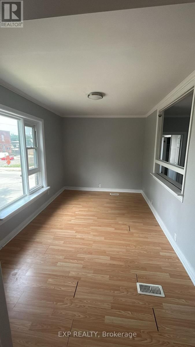 553 QUEBEC STREET Image 13