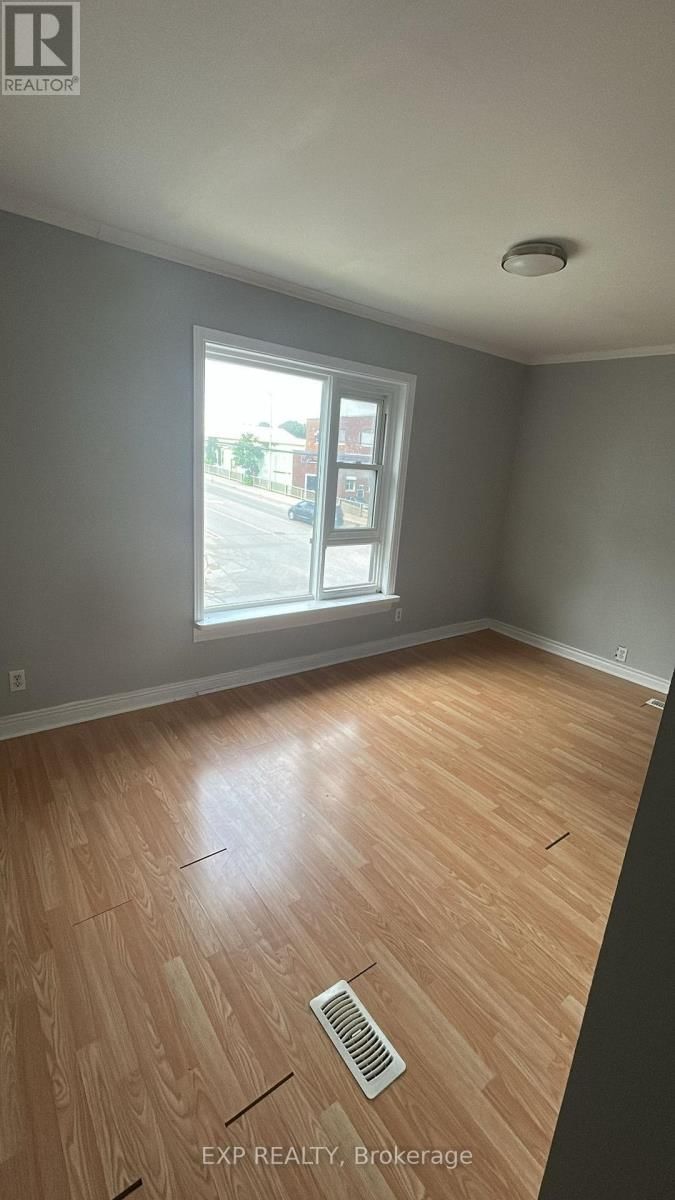 553 QUEBEC STREET Image 16