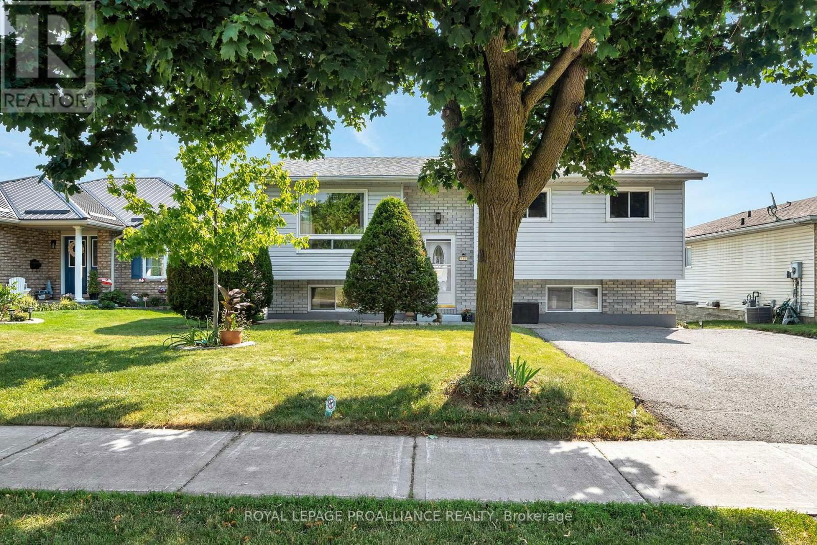 119 UNIVERSITY AVENUE Image 1