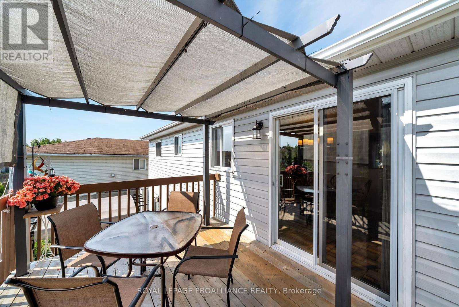 119 UNIVERSITY AVENUE Image 12