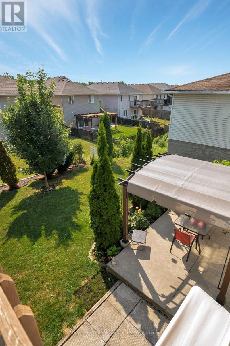 119 UNIVERSITY AVENUE Image 13