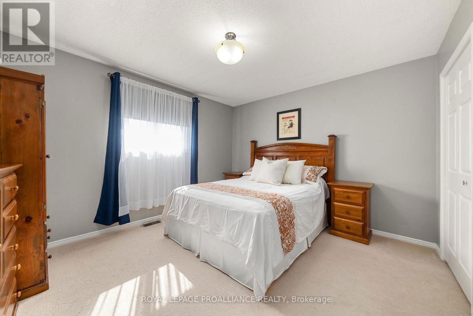 119 UNIVERSITY AVENUE Image 18