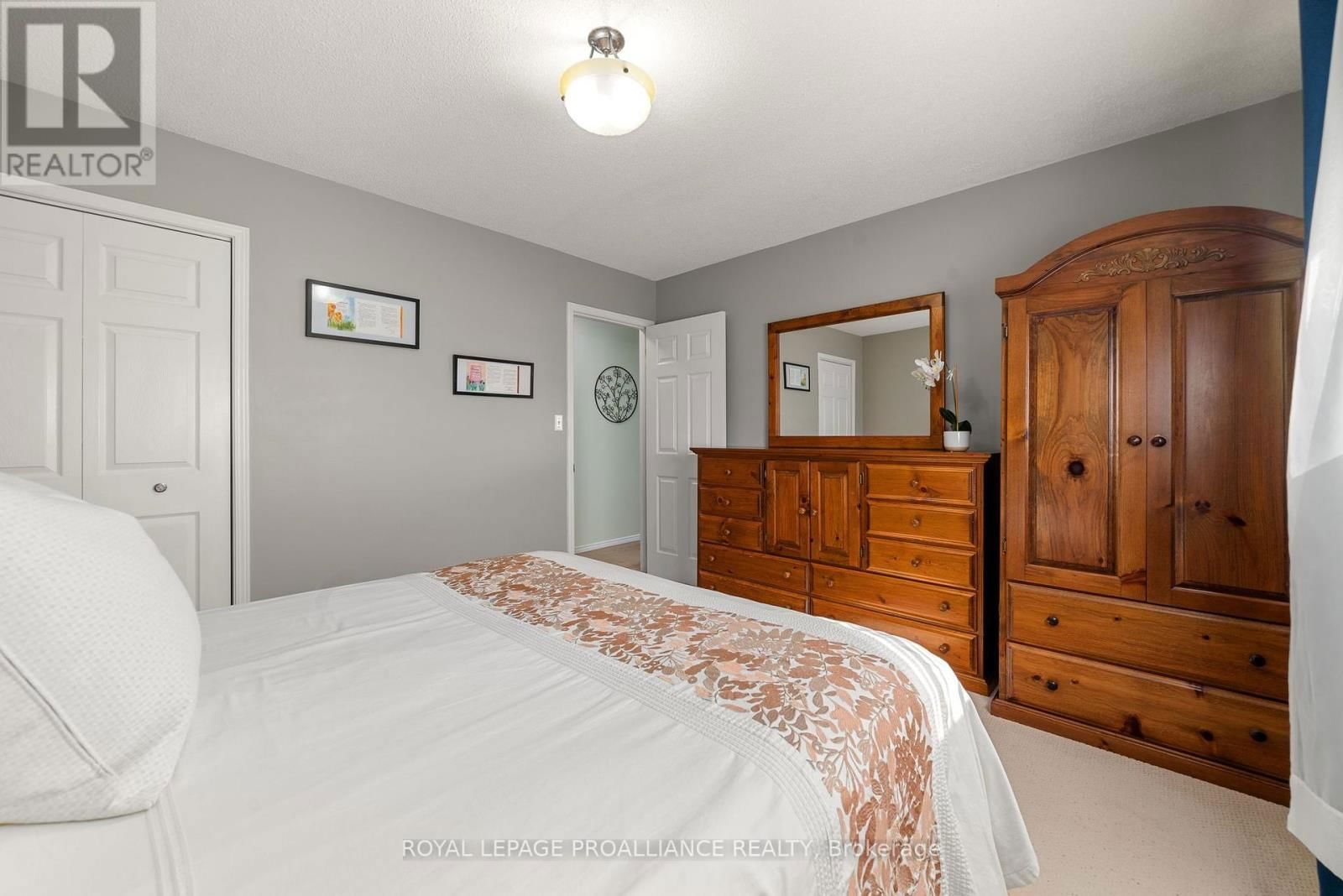 119 UNIVERSITY AVENUE Image 19