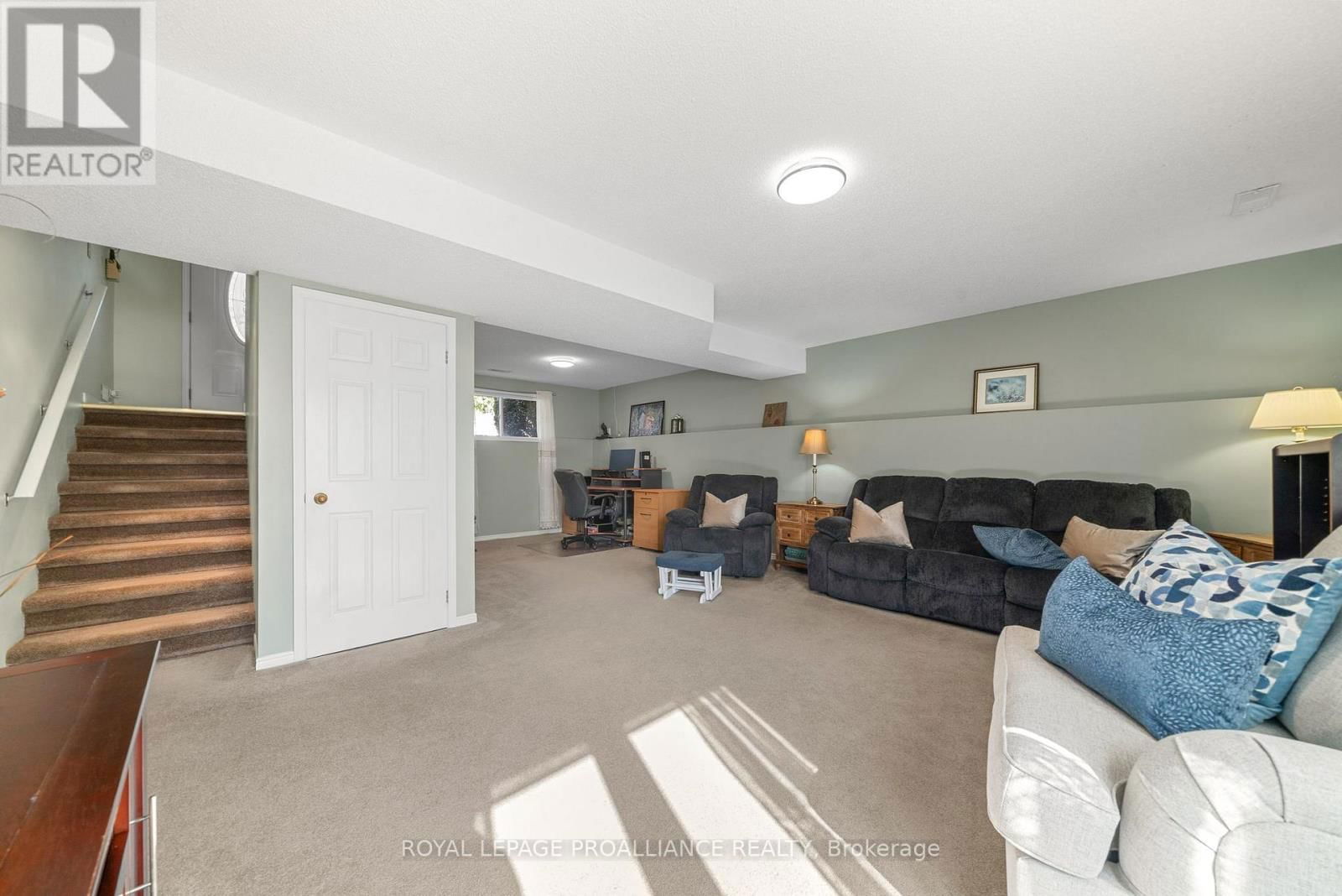 119 UNIVERSITY AVENUE Image 26