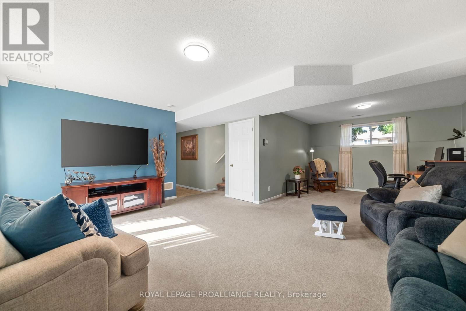 119 UNIVERSITY AVENUE Image 27