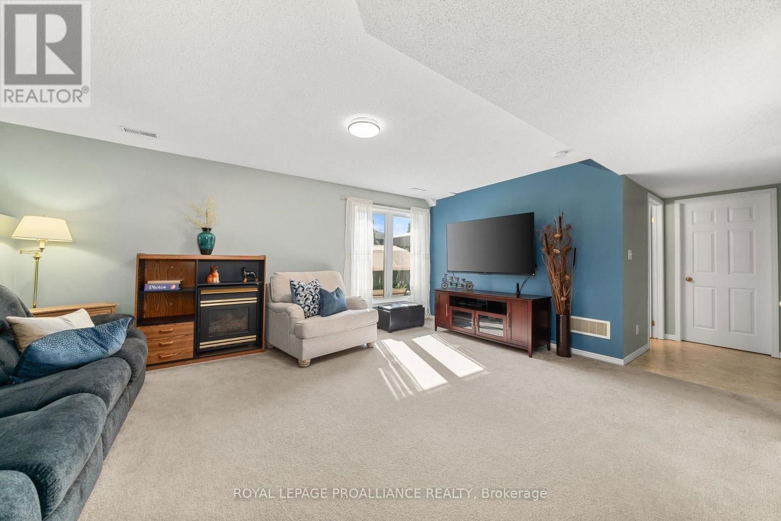 119 UNIVERSITY AVENUE Image 29
