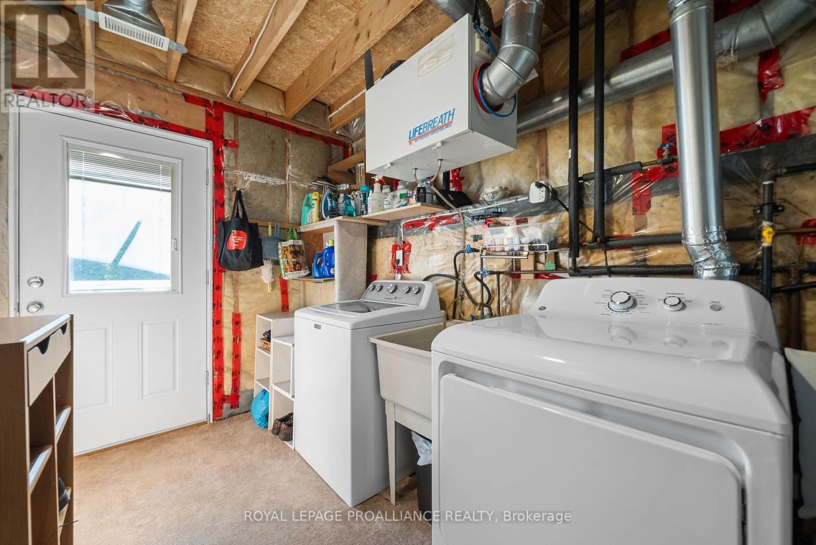 119 UNIVERSITY AVENUE Image 36