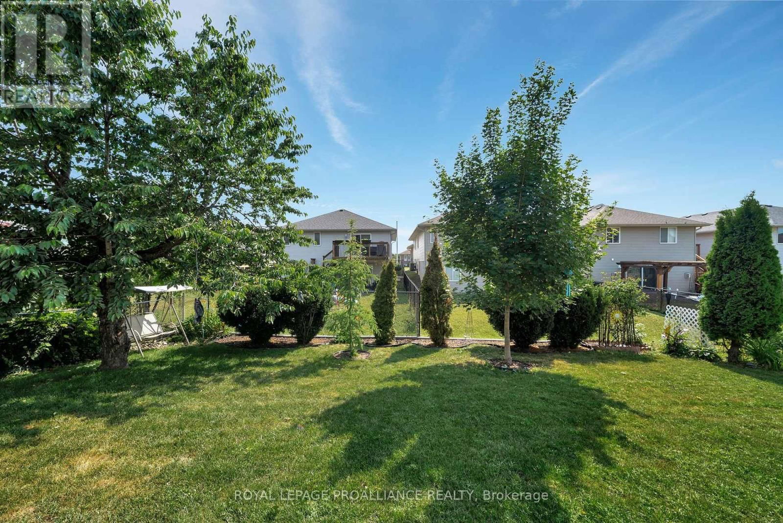 119 UNIVERSITY AVENUE Image 45