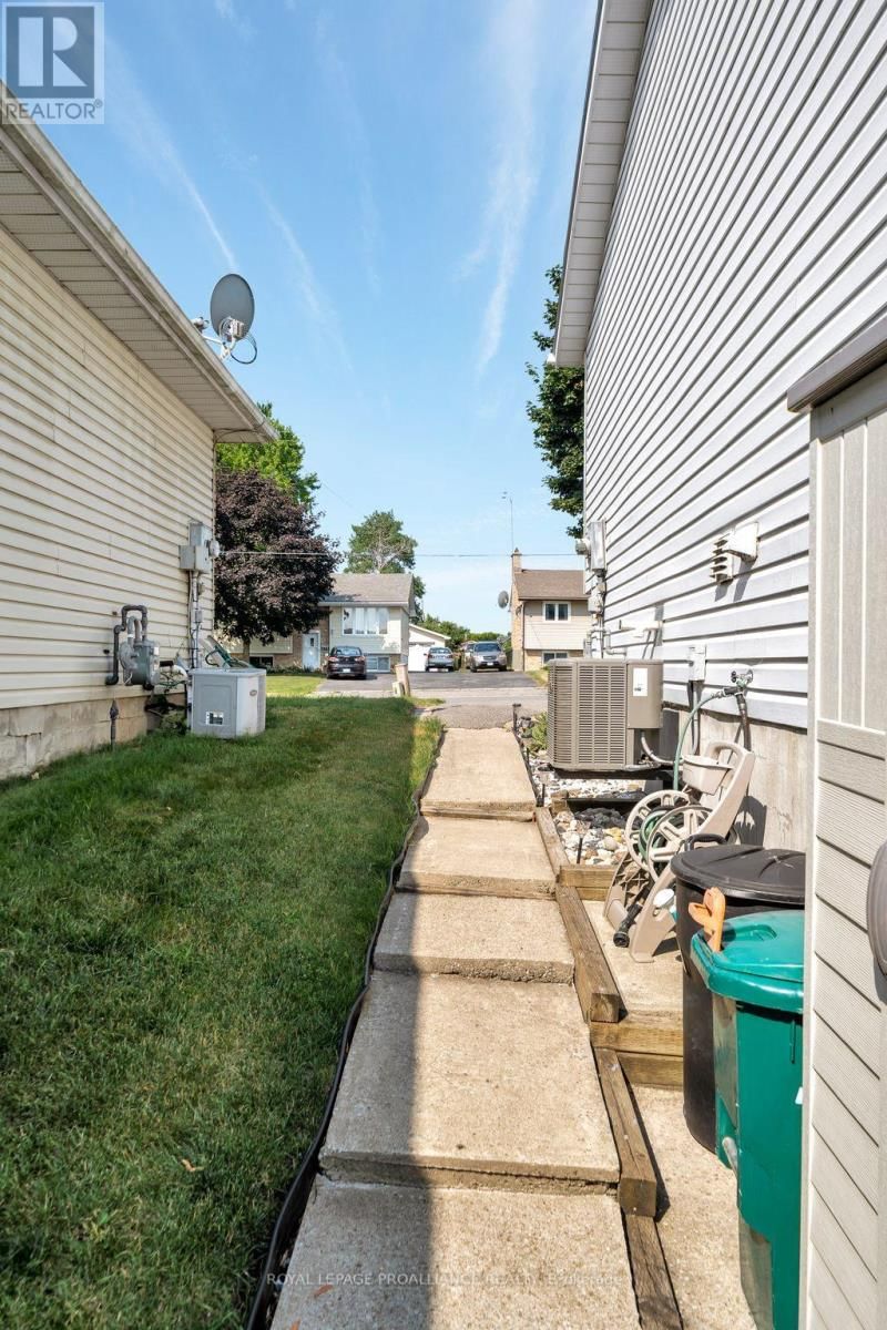 119 UNIVERSITY AVENUE Image 46