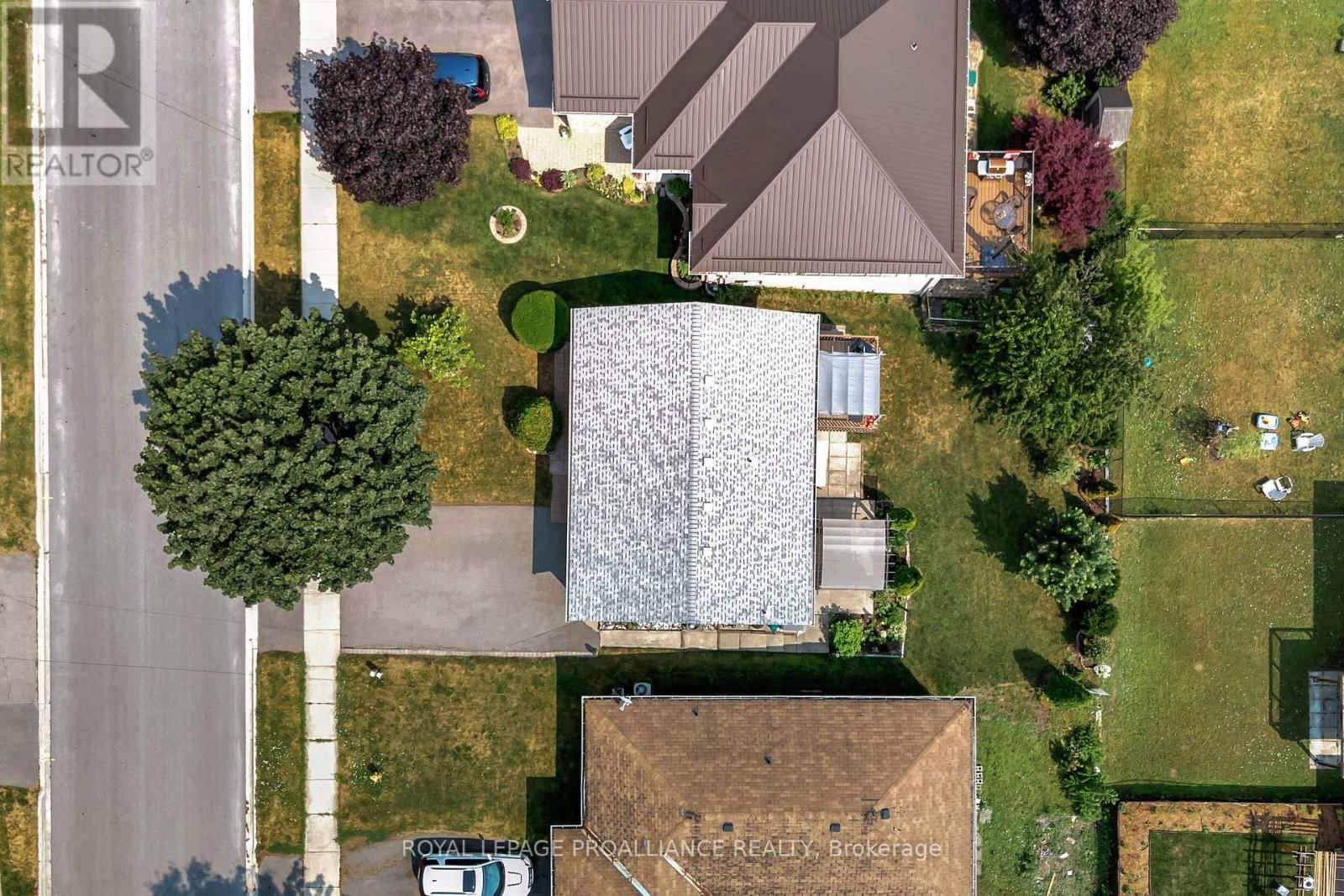119 UNIVERSITY AVENUE Image 47