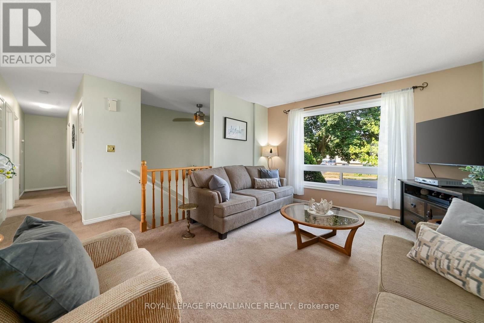 119 UNIVERSITY AVENUE Image 6