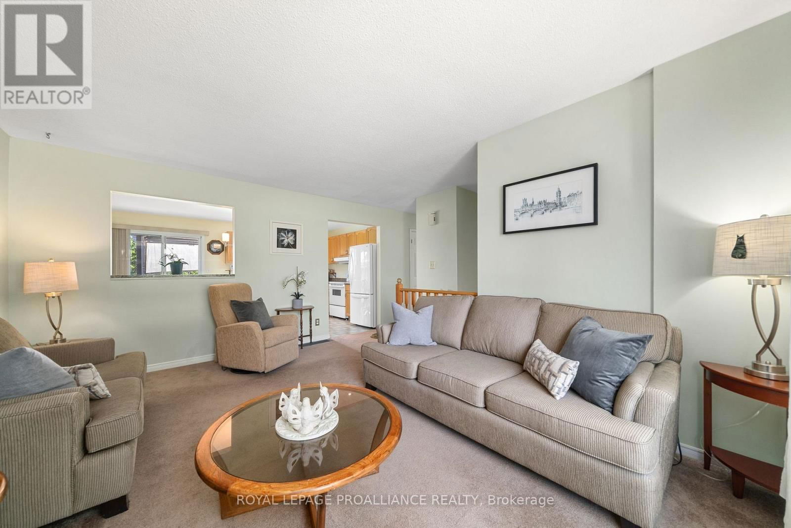 119 UNIVERSITY AVENUE Image 8