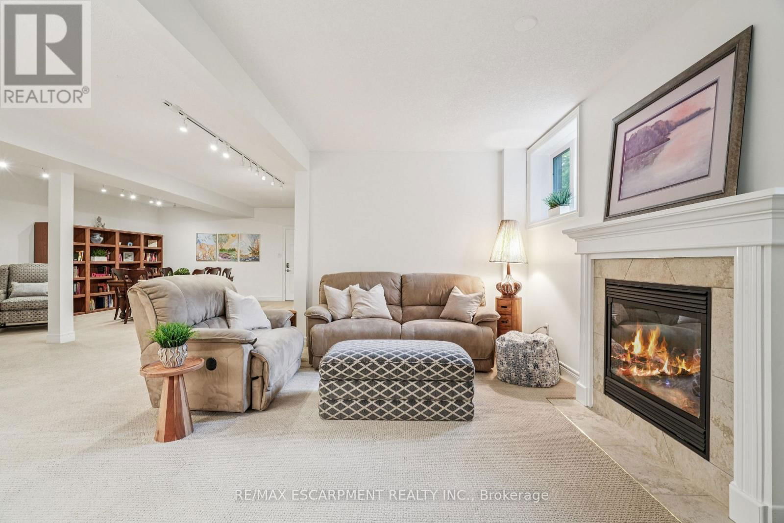 95 COBBLESTONE PLACE Image 35