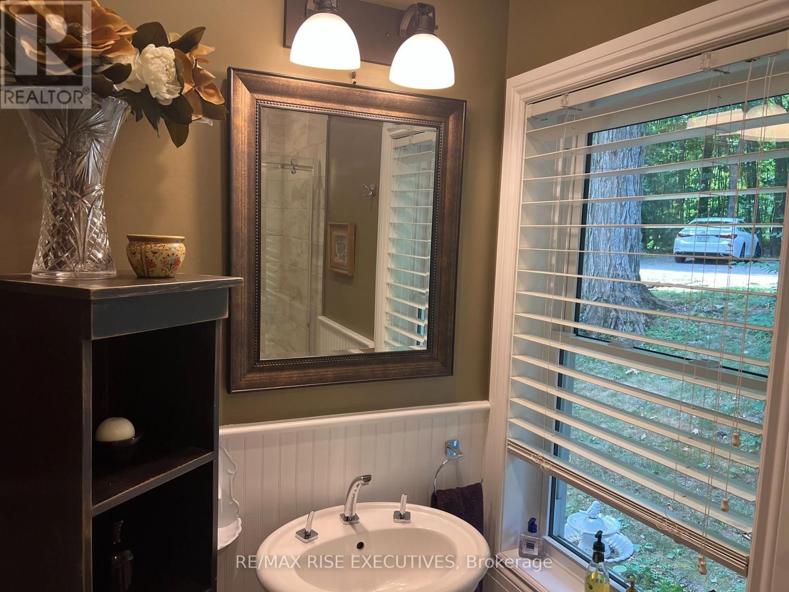 105 FRASER LANE Image 14