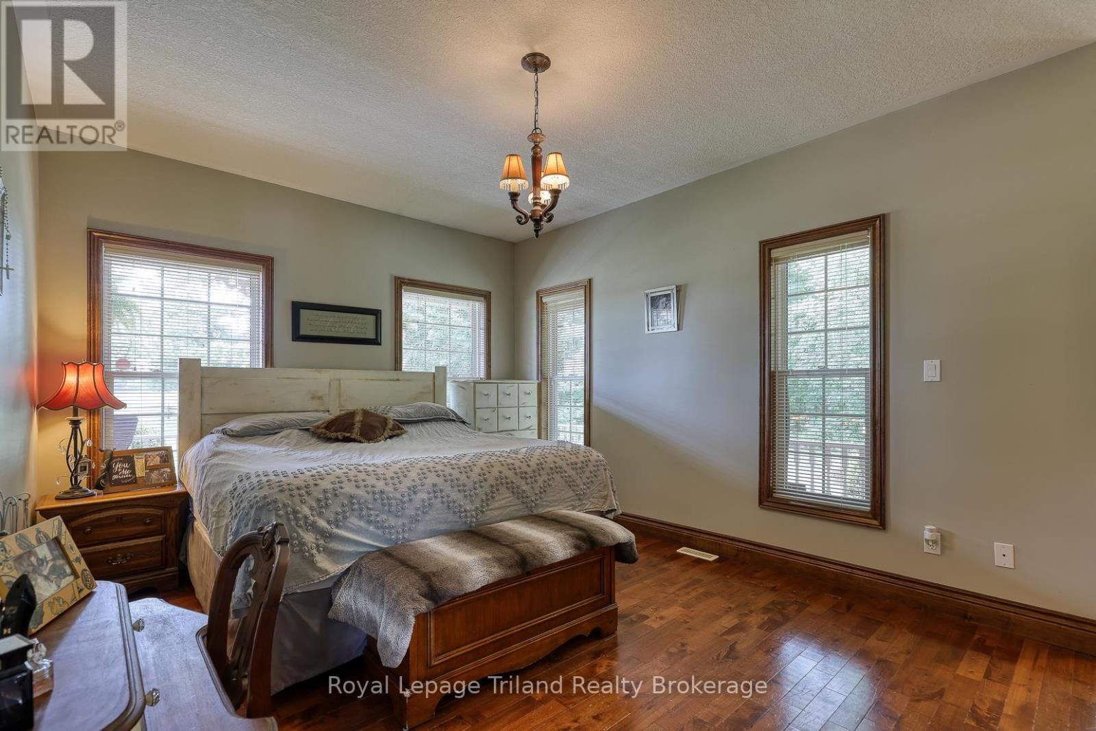 537 PLOWMAN'S LINE Image 18