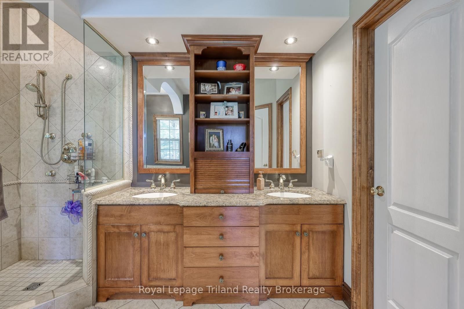 537 PLOWMAN'S LINE Image 20