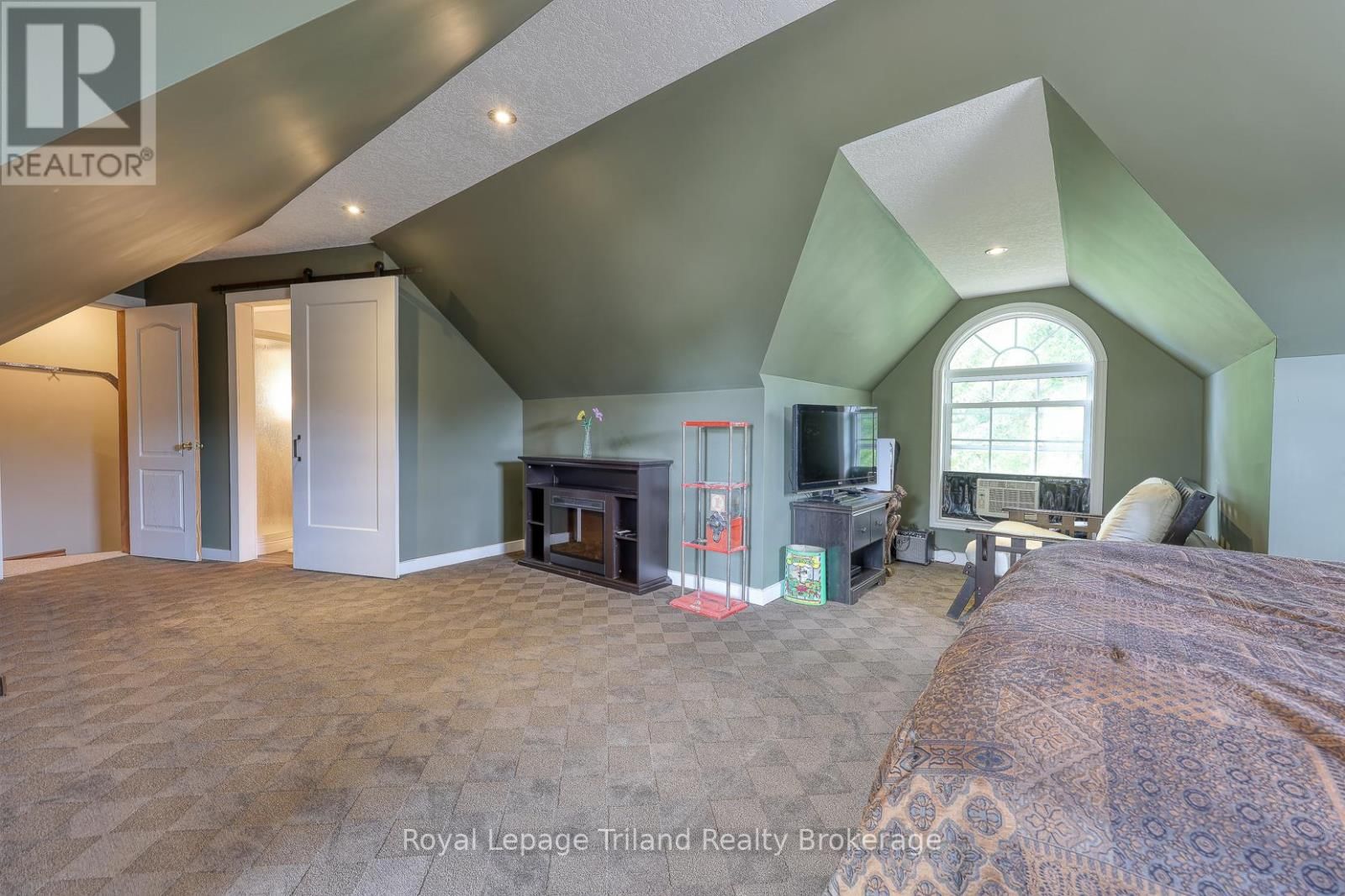 537 PLOWMAN'S LINE Image 29