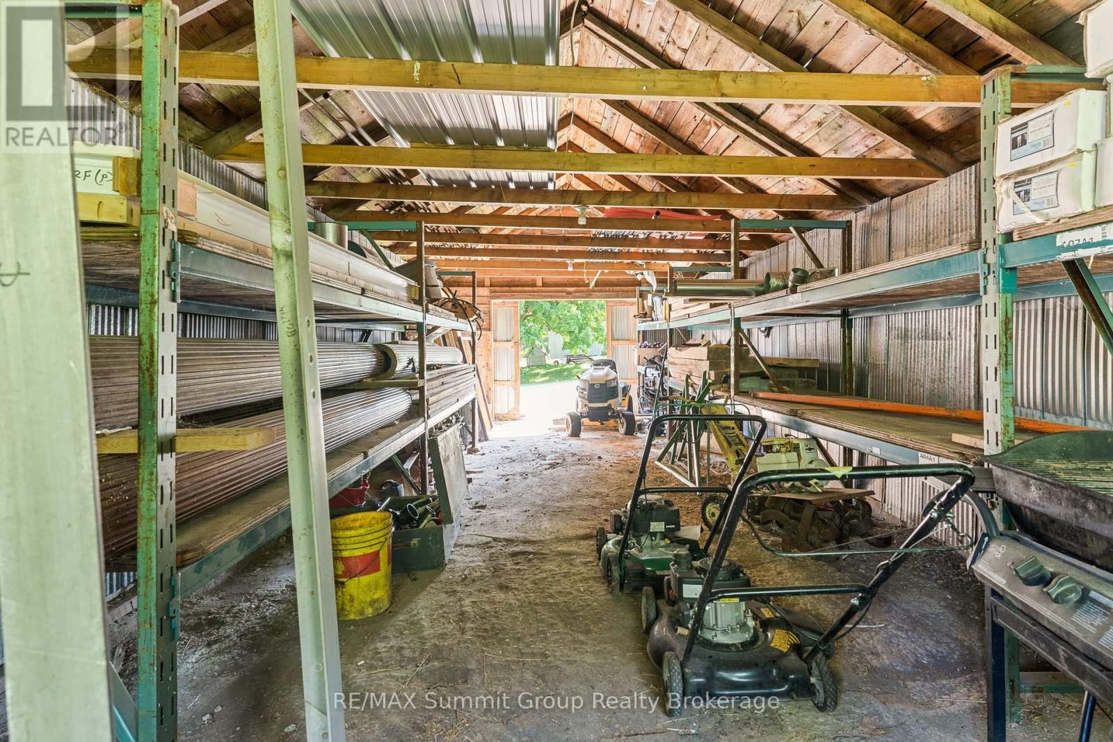 140 & 145 WELLINGTON STREET Image 21