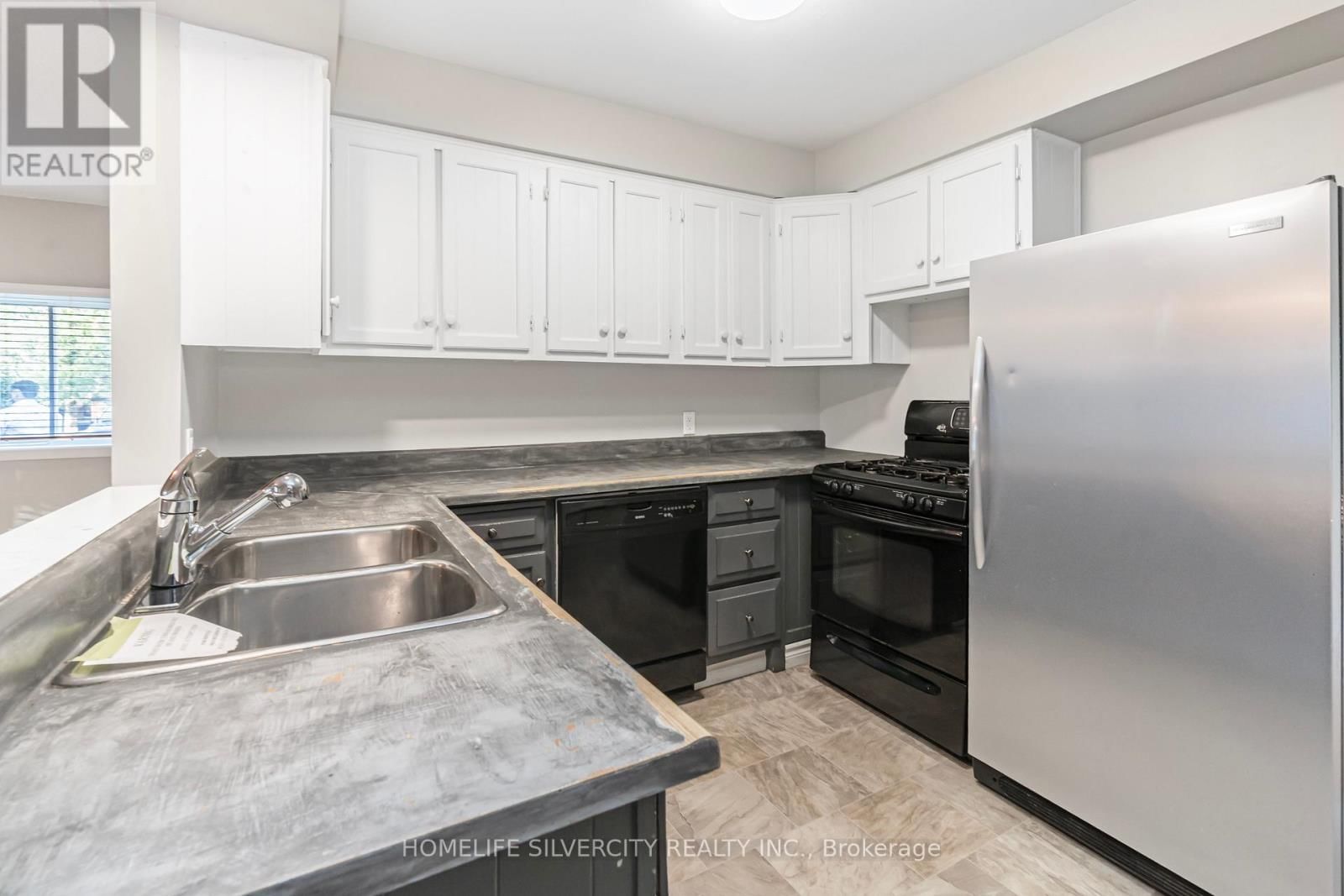 35 LYNN PARK AVENUE Image 39