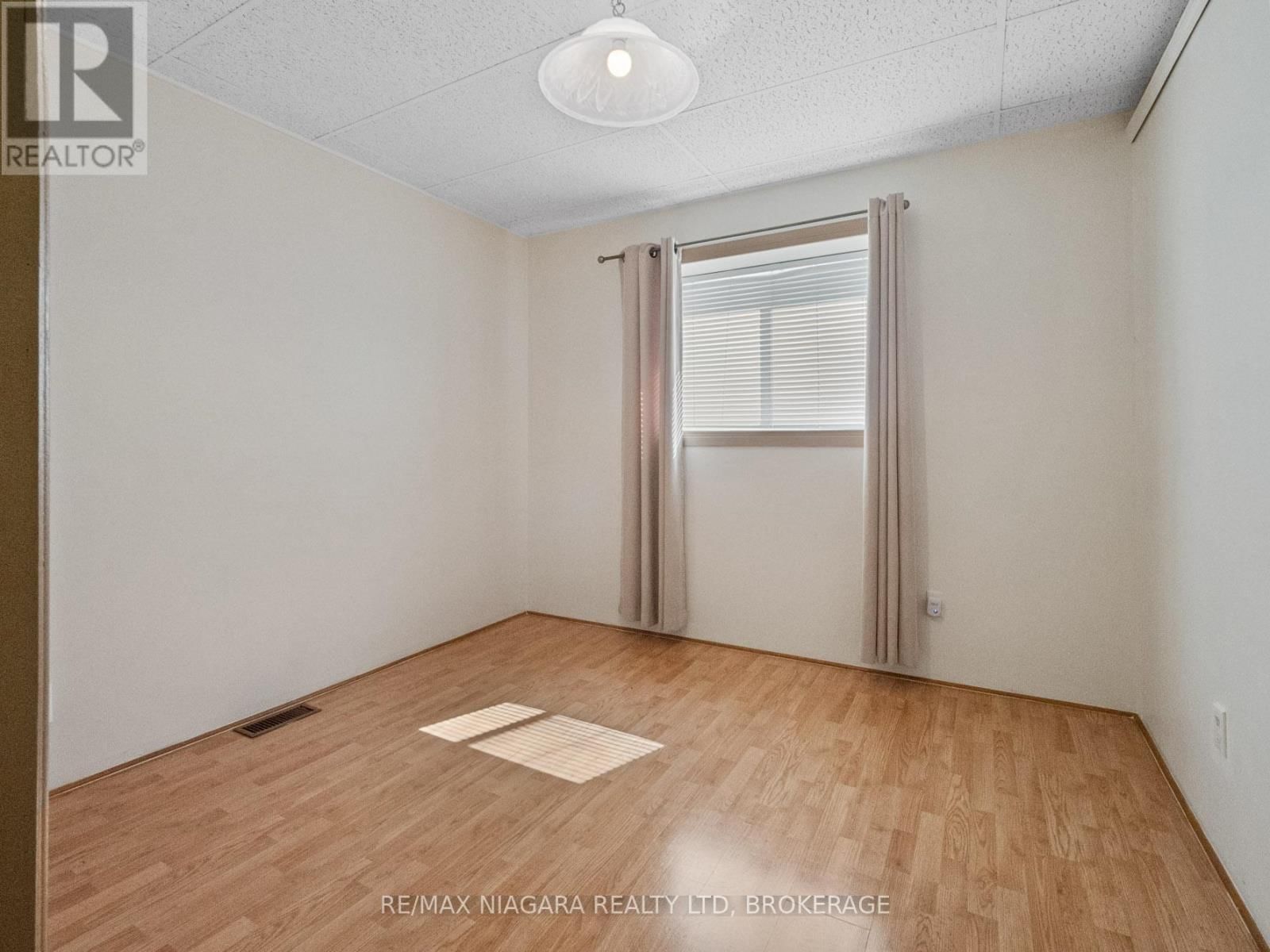 61 QUEEN STREET Image 10