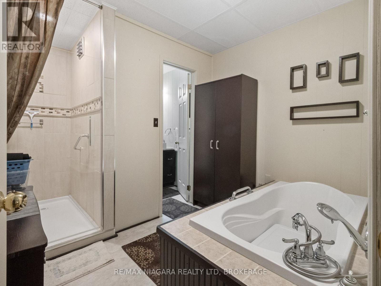 61 QUEEN STREET Image 26