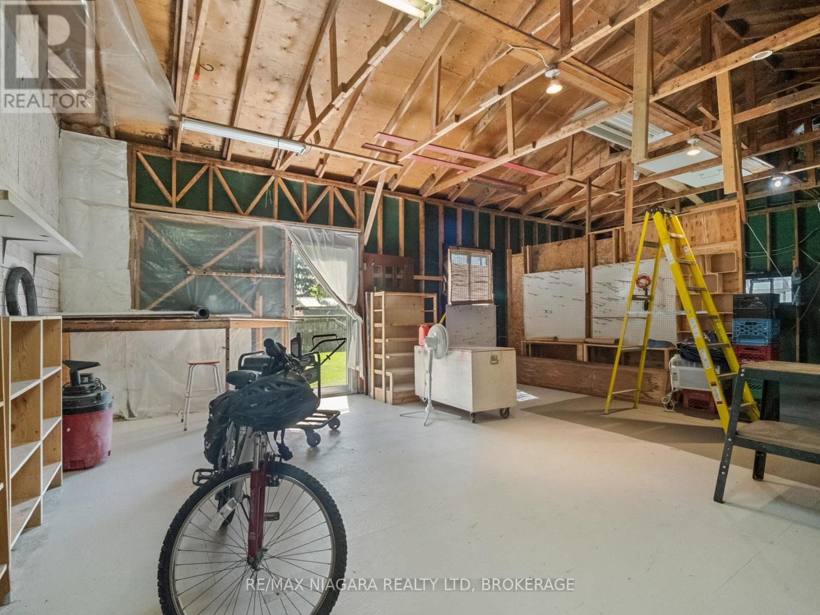 61 QUEEN STREET Image 34