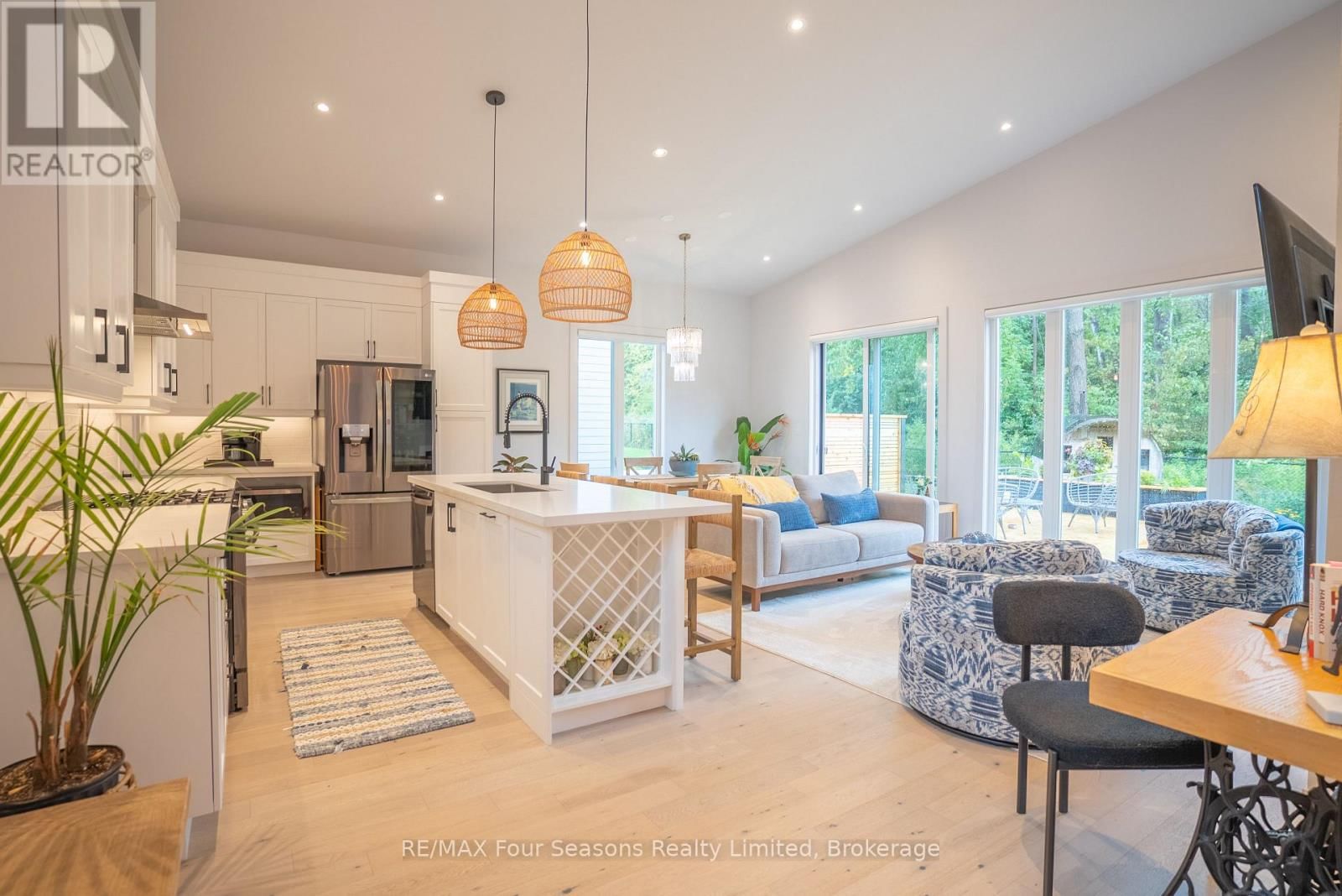 102 GOLDIE COURT Image 10