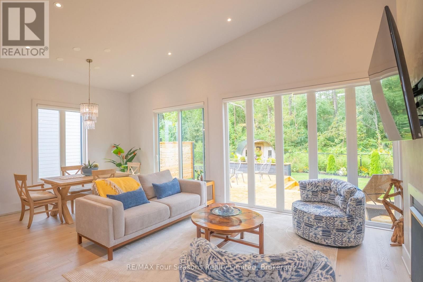 102 GOLDIE COURT Image 12