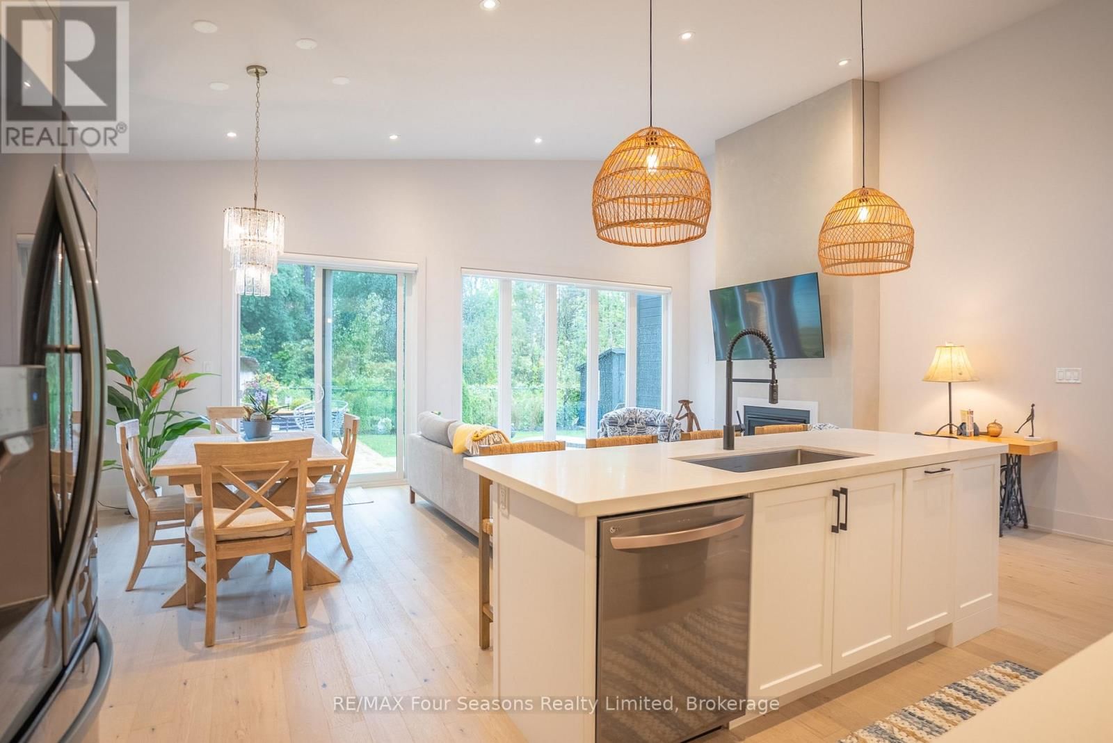 102 GOLDIE COURT Image 13